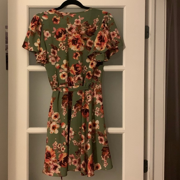 Floral wrap dress - Picture 3 of 3